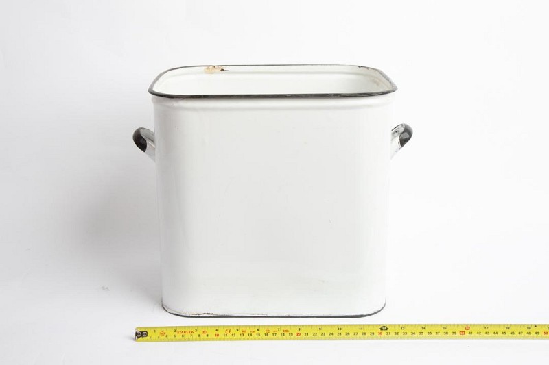 Hospital Table Bin in Enamel 